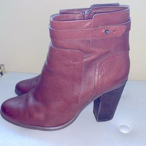 Vince Camuto Faythe Cognac Brown Stack Heels Ankle Boots Size 8.5 M